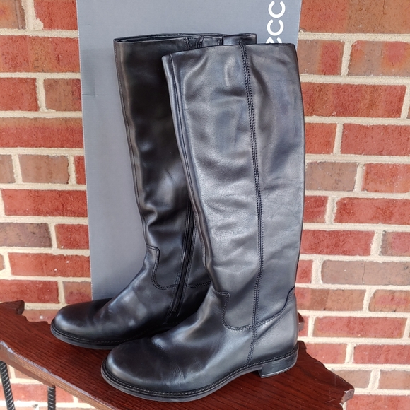 Ecco boots - Picture 1 of 4